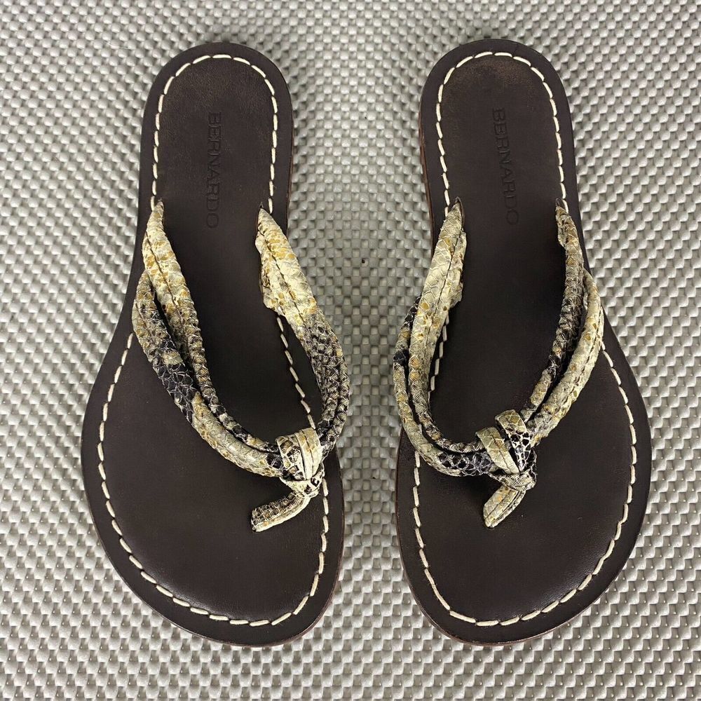 Bernardo Sandals Womens Size 7.5 Brown Leather Thong Sandals Made in Brazil